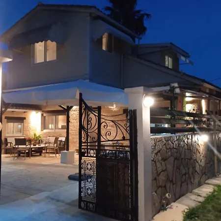 Borgo! ευχάριστο εξοχικό σπίτι δίπλα στη θάλασσα!! Holiday home Lefkada City